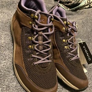 Vionic water resistant hiking sneakers size 9